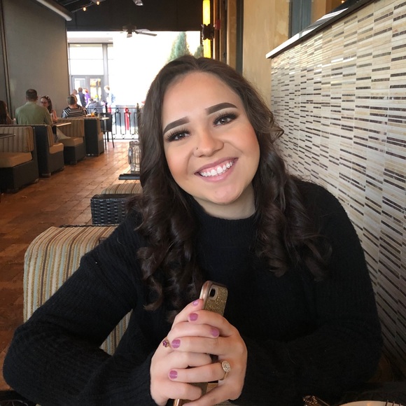 Meet your Posher, Gabby - Picture 1 of 1